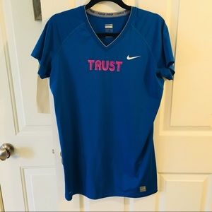 Nike pro women’s training shirt xl